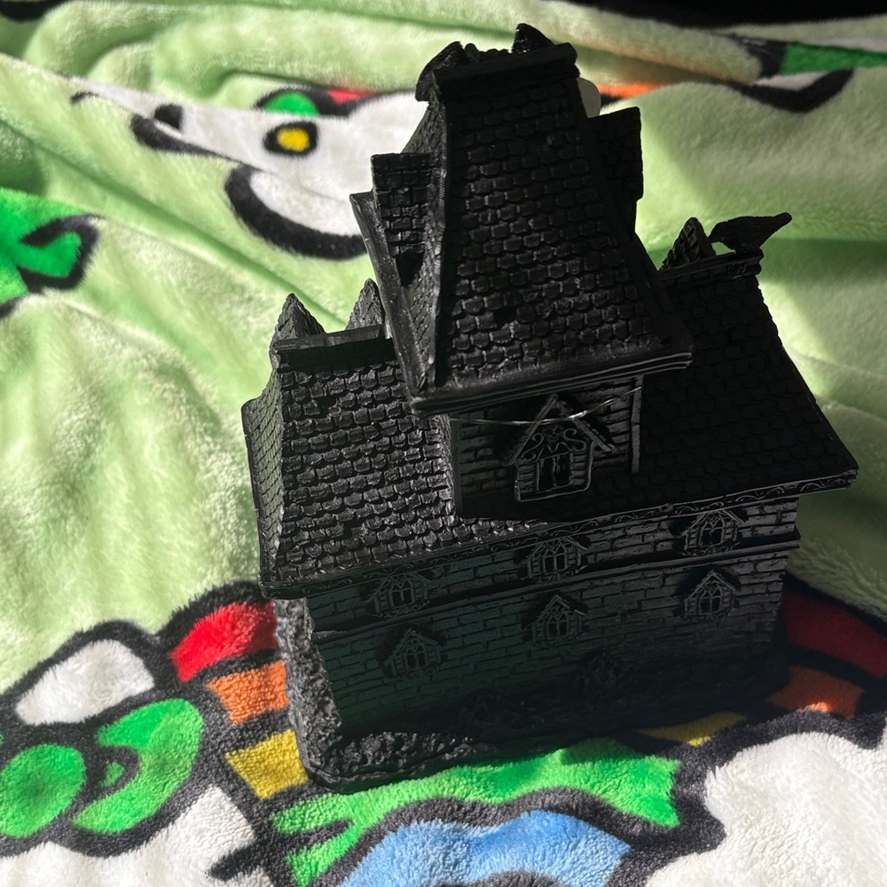 Black Haunted House decor 🏚️🏮 (lights up!!) - Picture 3 of 14